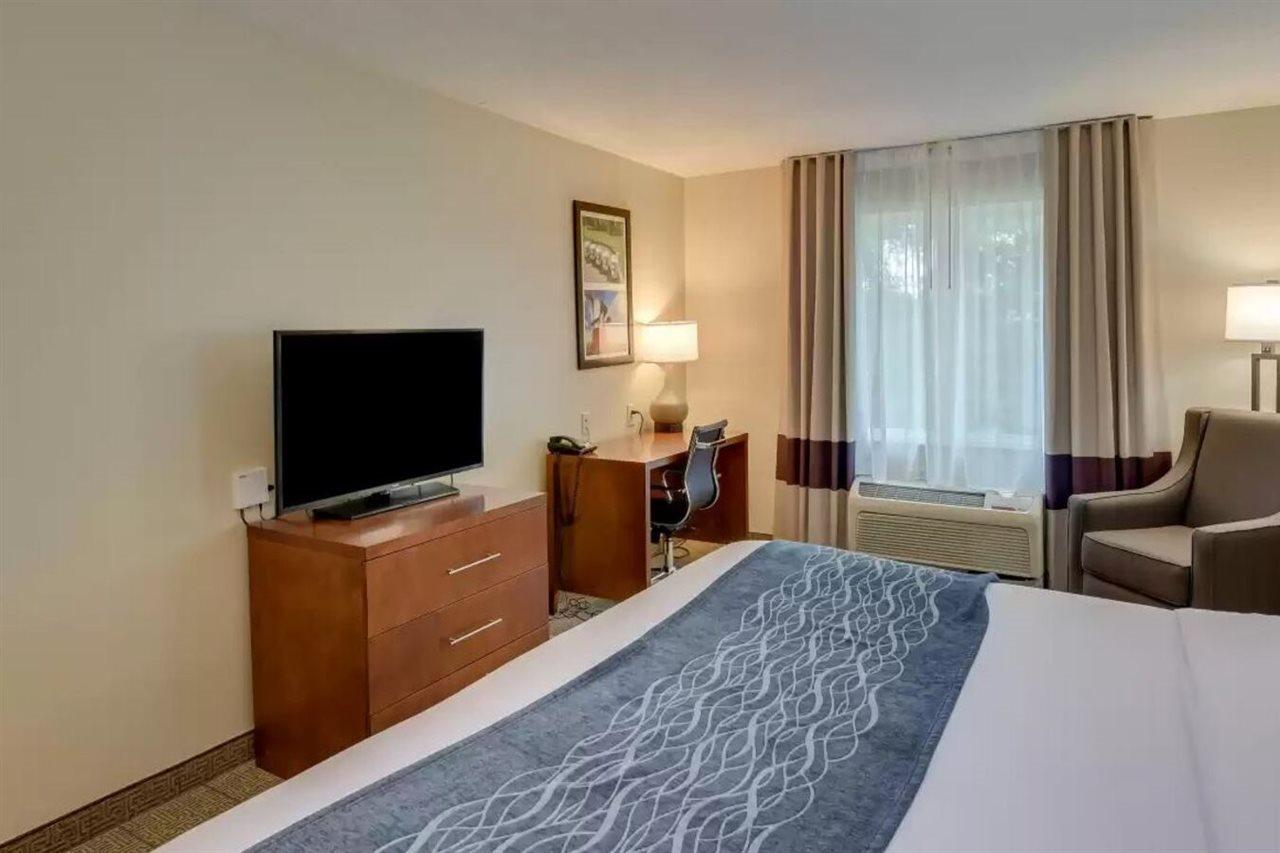 Comfort Inn & Suites Augusta Fort Eisenhower Area Extérieur photo