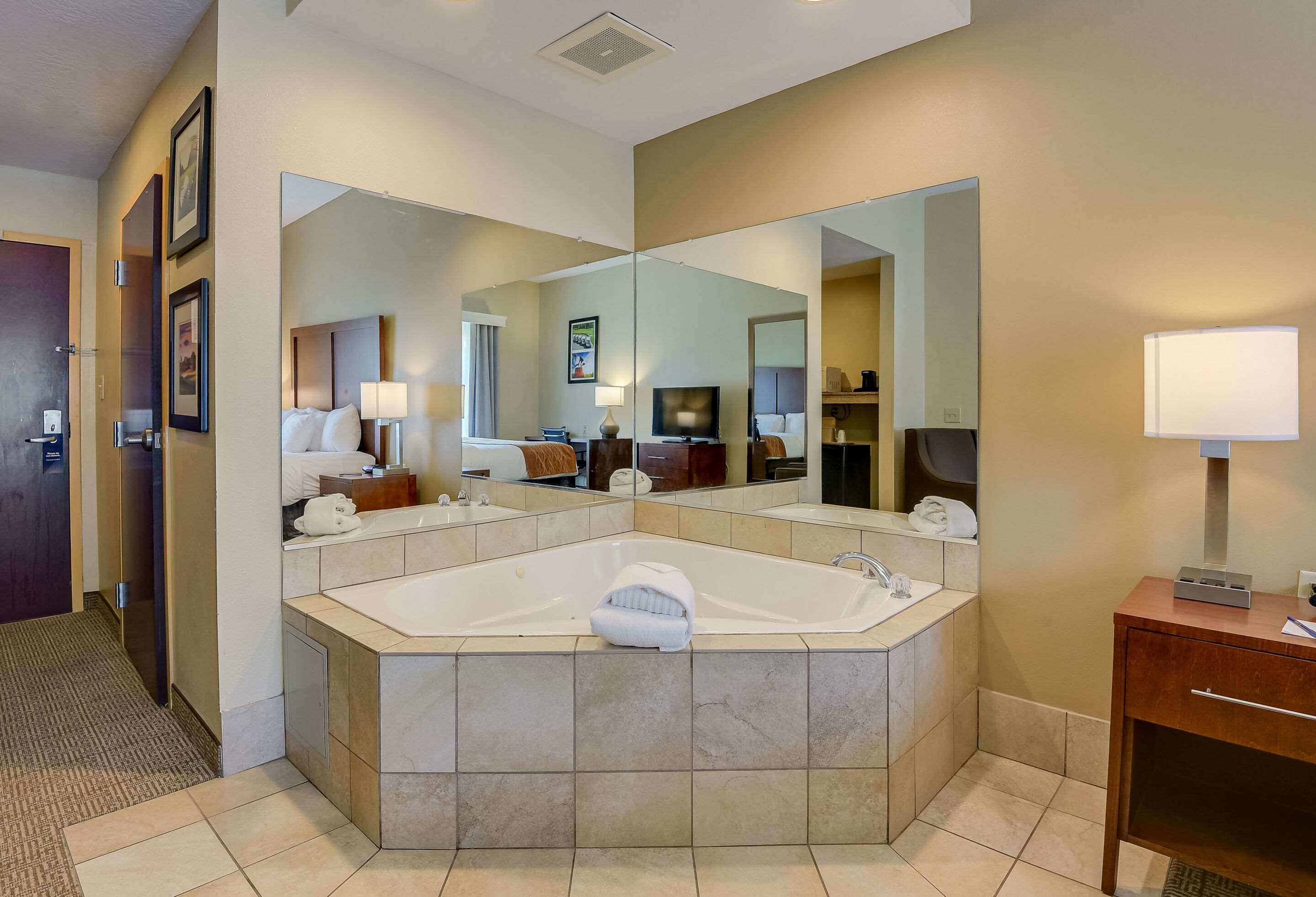 Comfort Inn & Suites Augusta Fort Eisenhower Area Extérieur photo